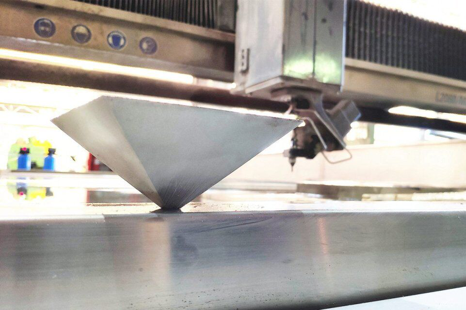 Water jet cutting machine is the best way to cut stainless steel